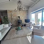 Grey Sea View Estate - Luxury With Private Pool & Plunge Pool 住宿加早餐酒店