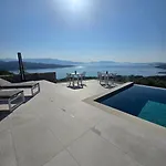 Grey Sea View Estate - Luxury With Private Pool & Plunge Pool 住宿加早餐酒店