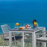 Grey Sea View Estate - Luxury With Private Pool & Plunge Pool 住宿加早餐酒店