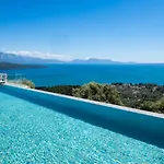 Grey Sea View Estate - Luxury With Private Pool & Plunge Pool 住宿加早餐酒店