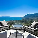 Grey Sea View Estate - Luxury With Private Pool & Plunge Pool 住宿加早餐酒店