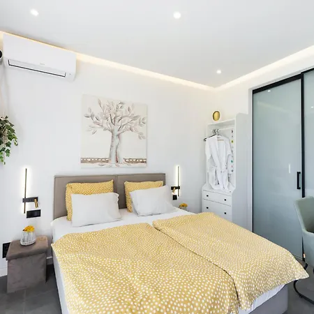 Grey Sea View Estate - Luxury With Private Pool & Plunge Pool 住宿加早餐酒店 4*