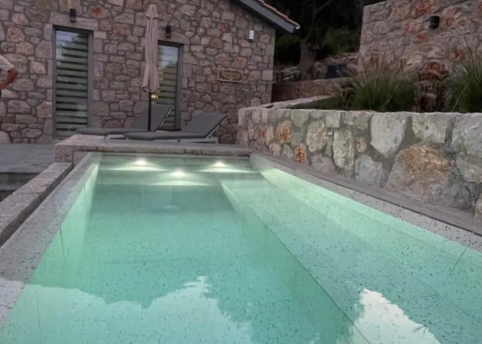 Grey Sea View Estate - Luxury Villas With Private Pool & Plunge Pool B&B